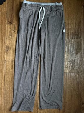 Vuori Halo warm up straight leg pants